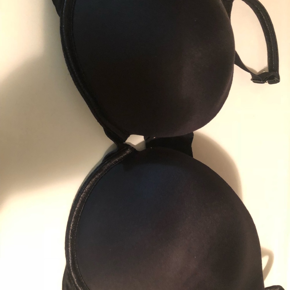44b black bra